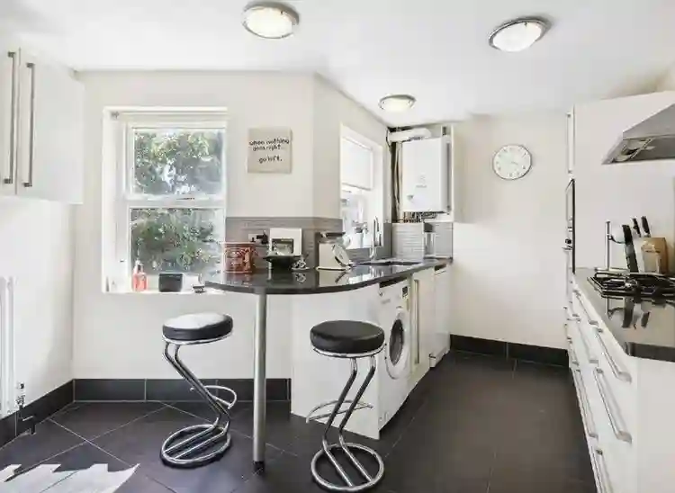 DOUBLE ROOM - EN-SUITE - ISLEWORTH