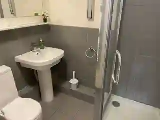 DOUBLE ROOM - EN-SUITE - ISLEWORTH