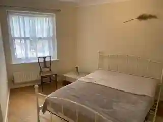 DOUBLE ROOM - EN-SUITE - ISLEWORTH