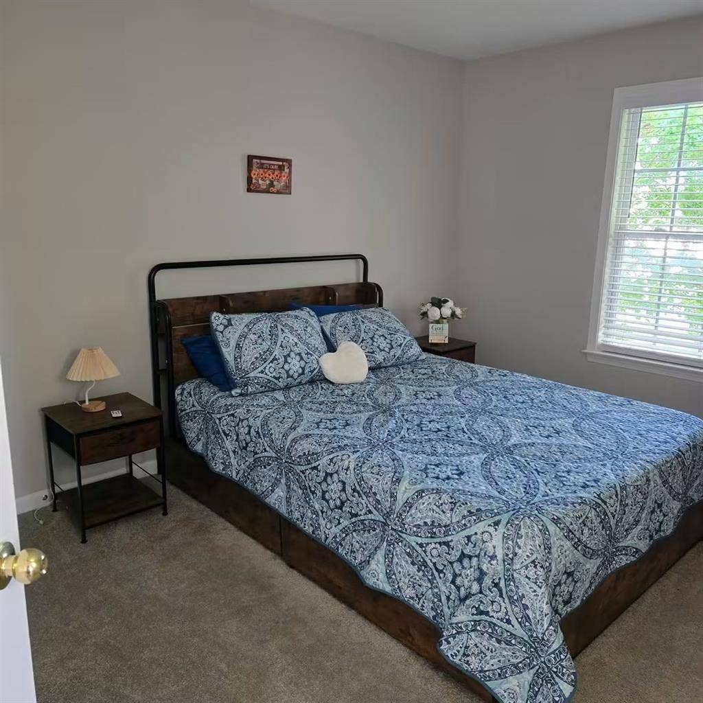 2 Furnished rooms in 3 BR townhouse