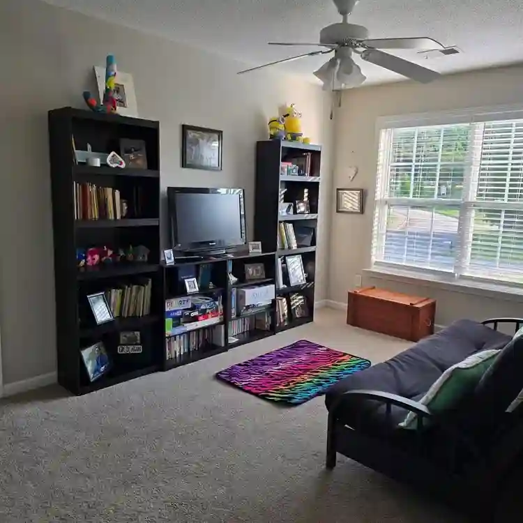 2 Furnished rooms in 3 BR townhouse