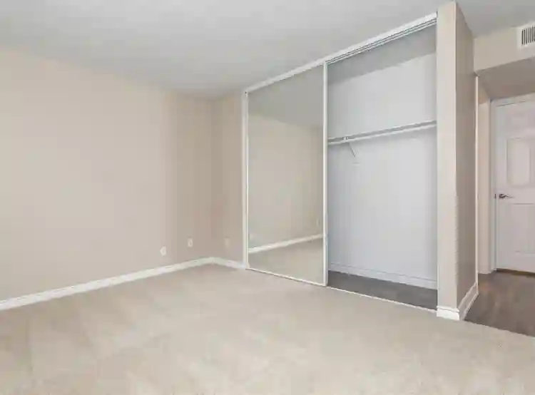 I am renting out a master bedroom.