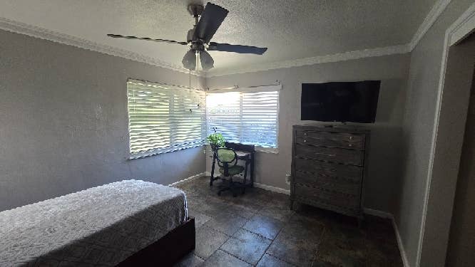 Room for rent in Central Fresno