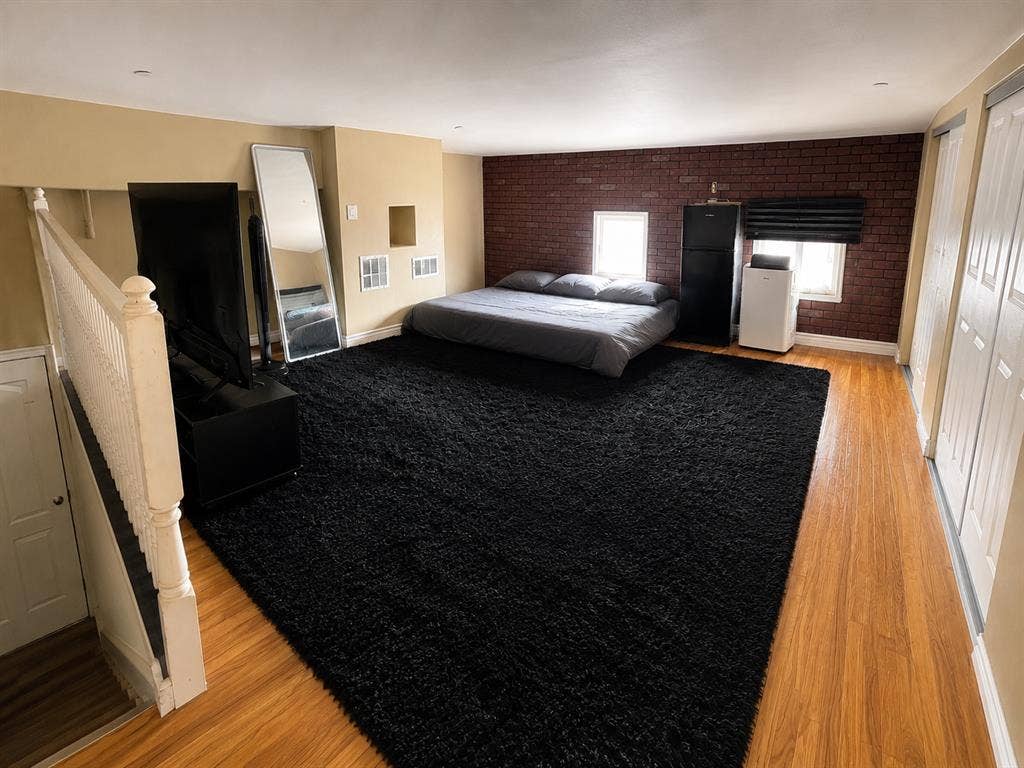 Master-Size Private Room