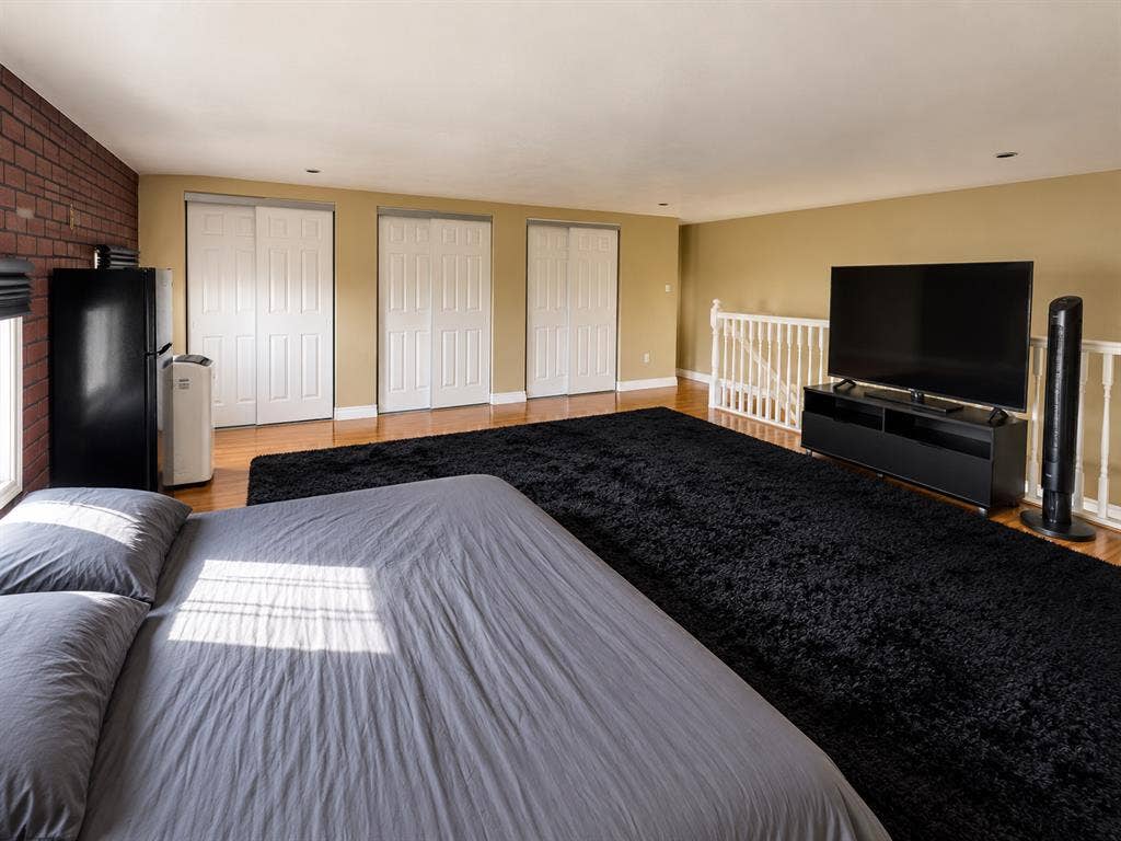 Master-Size Private Room