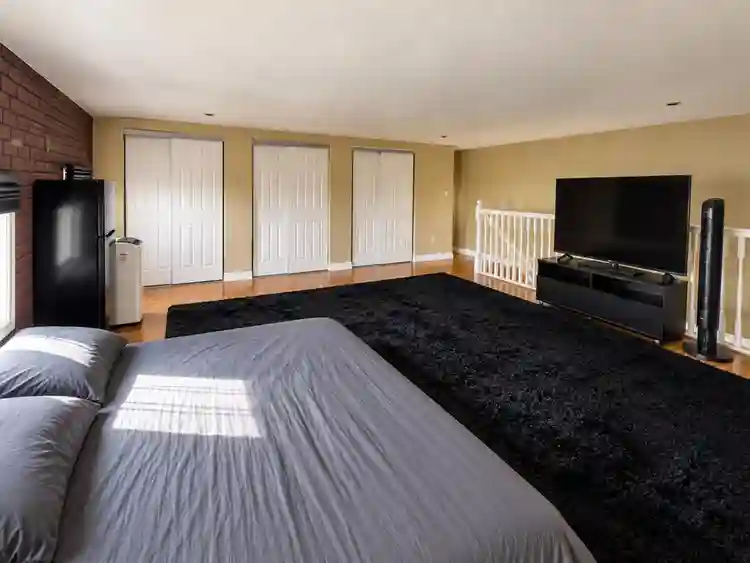 Master-Size Private Room