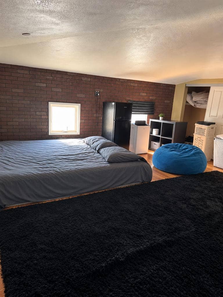 Master-Size Private Room