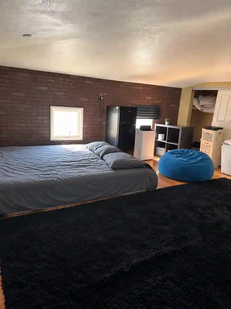 Master-Size Private Room
