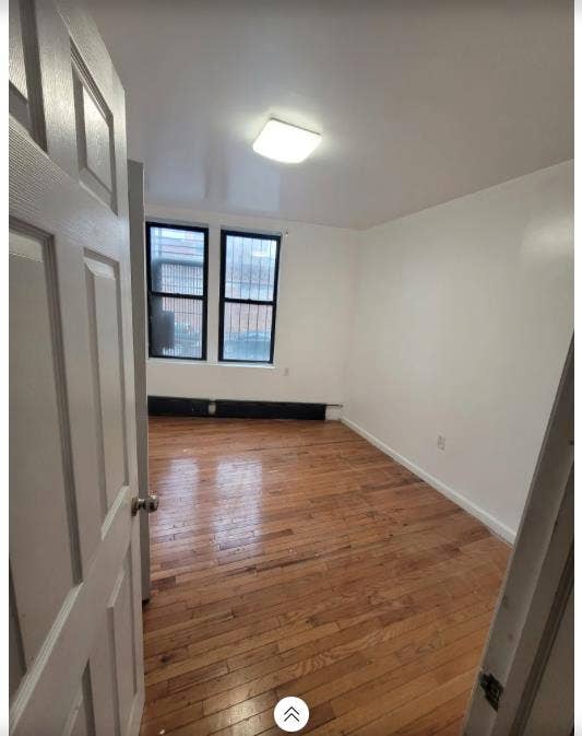 Nice Astoria Apt: Roommate Wanted