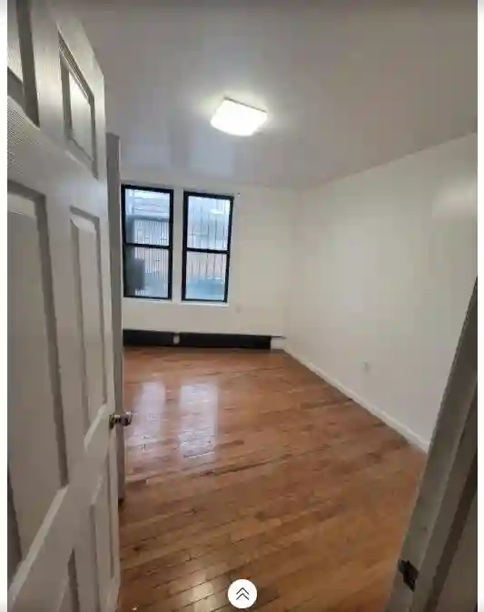 Nice Astoria Apt: Roommate Wanted