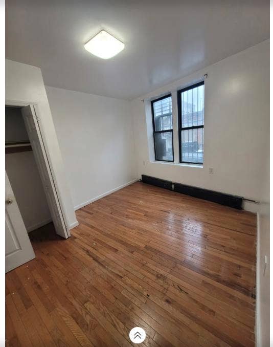 Nice Astoria Apt: Roommate Wanted