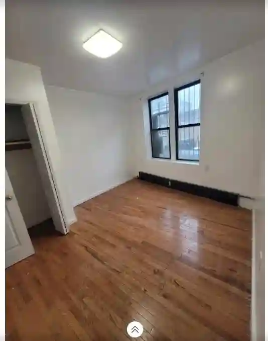 Nice Astoria Apt: Roommate Wanted