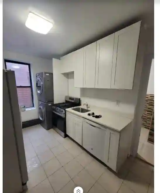 Nice Astoria Apt: Roommate Wanted