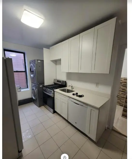Nice Astoria Apt: Roommate Wanted