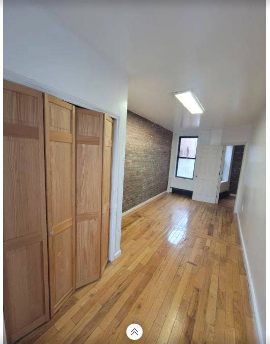 Nice Astoria Apt: Roommate Wanted