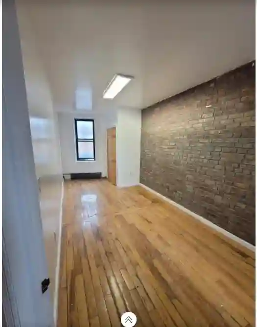 Nice Astoria Apt: Roommate Wanted