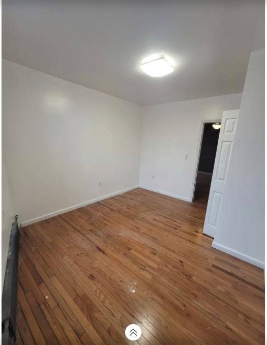 Nice Astoria Apt: Roommate Wanted