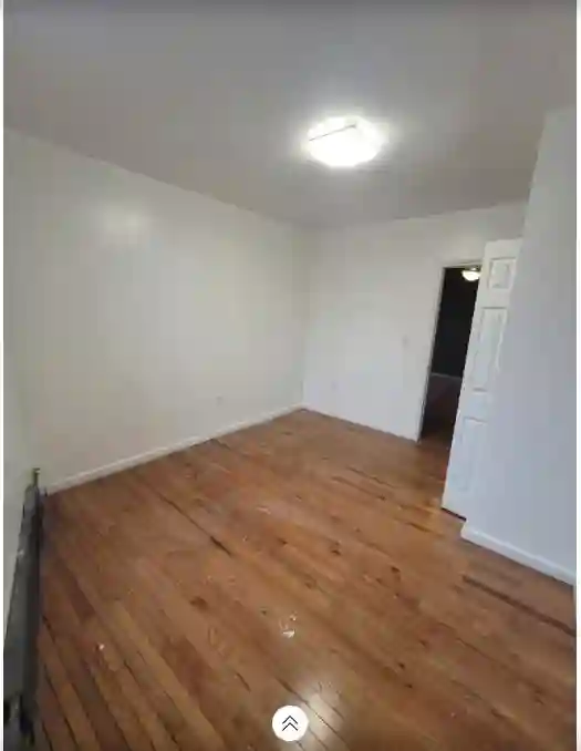 Nice Astoria Apt: Roommate Wanted
