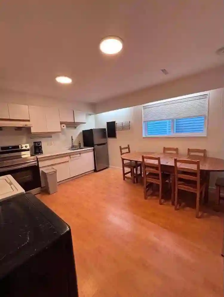 Private room at Main and 40th Ave