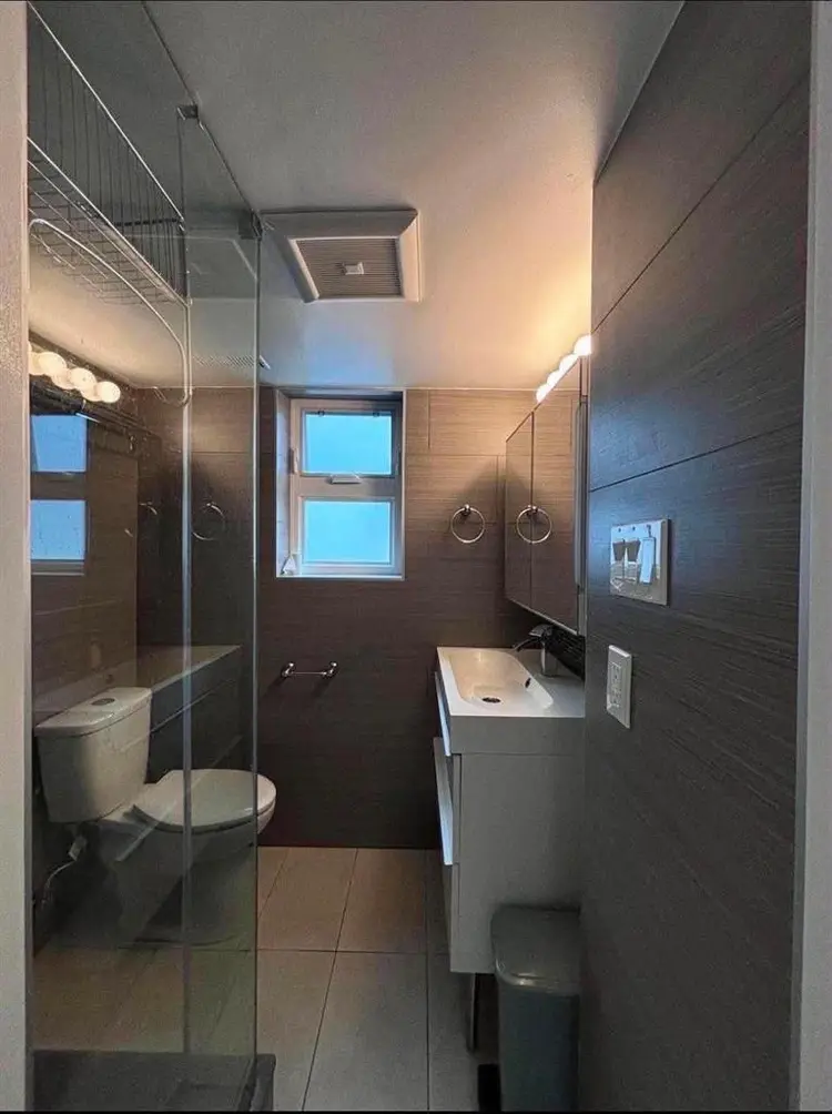 Private room at Main and 40th Ave