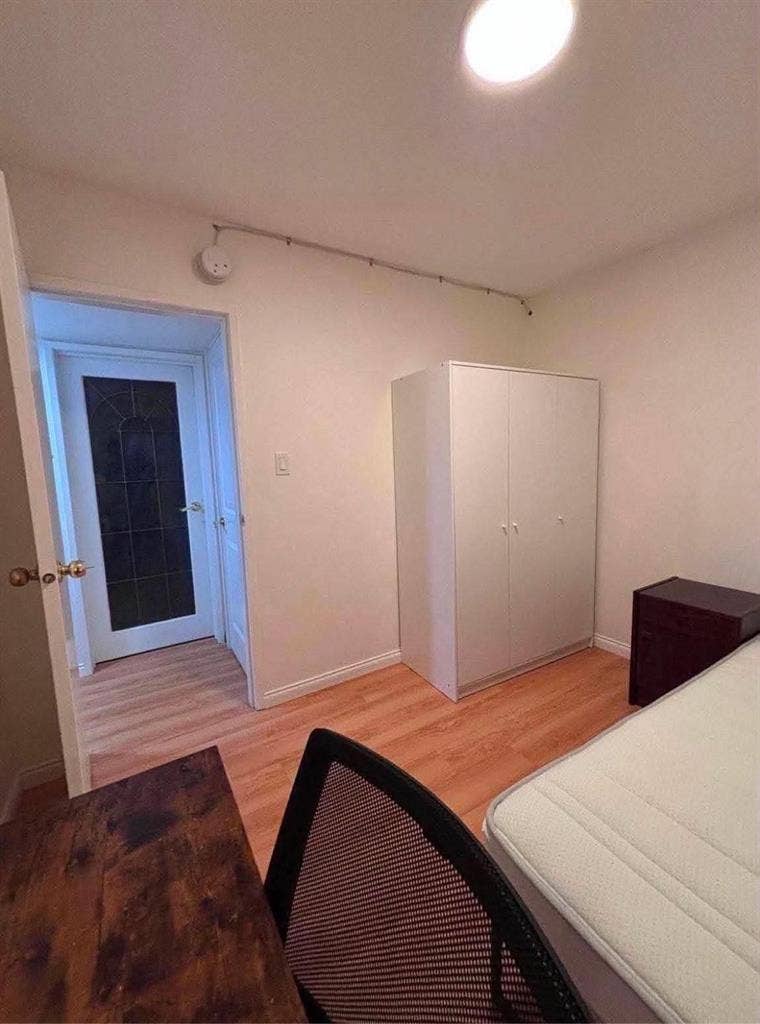 Private room at Main and 40th Ave