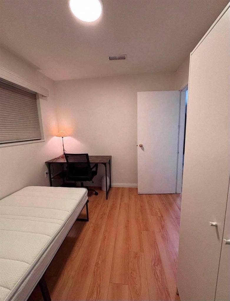 Private room at Main and 40th Ave