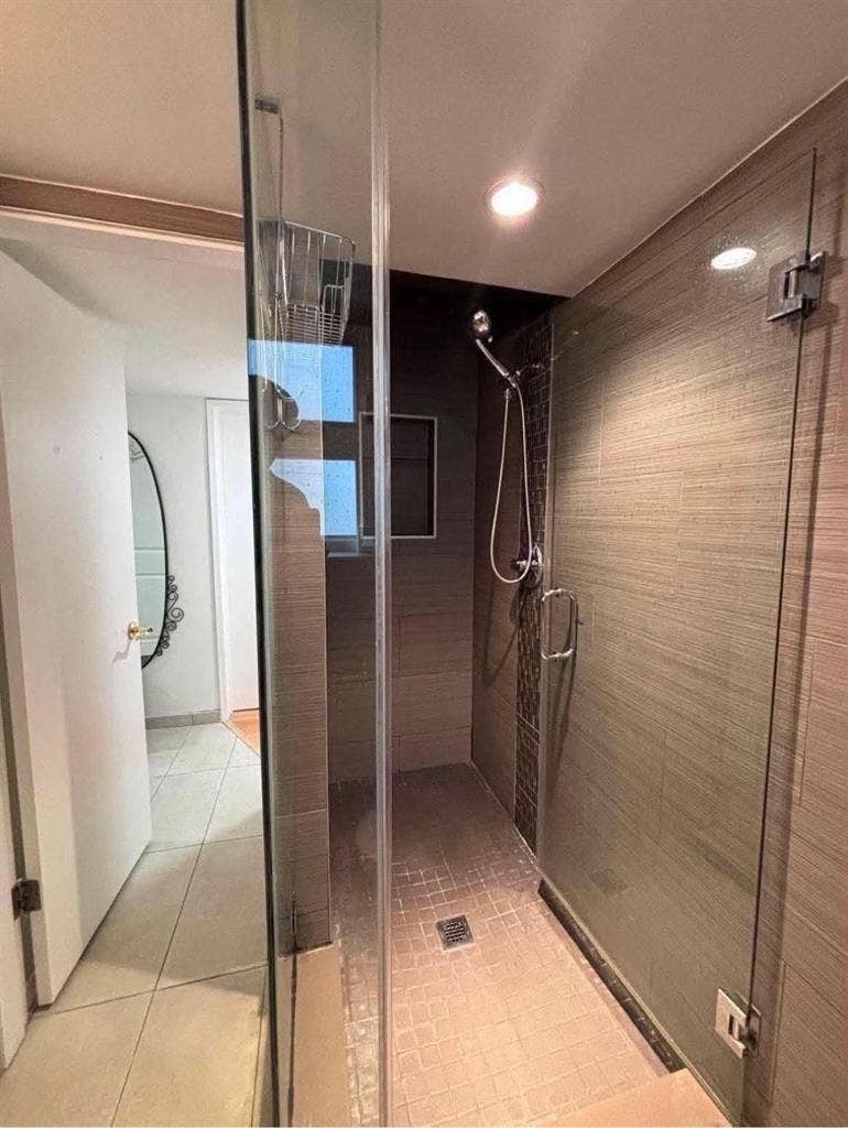 Private room at Main and 40th Ave