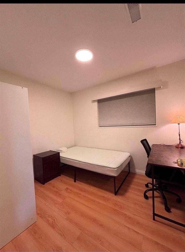 Private room at Main and 40th Ave
