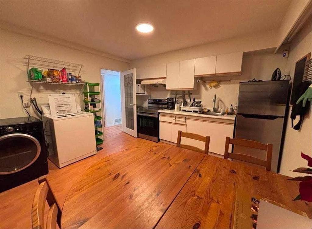 Private room at Main and 40th Ave
