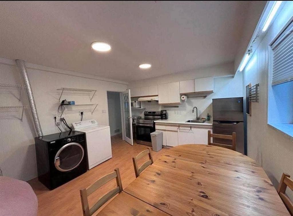Private room at Main and 40th Ave