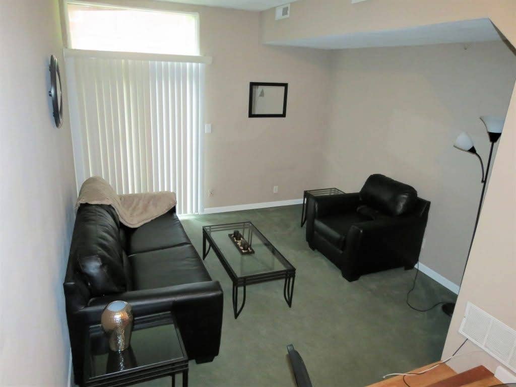 711 W Elm St Room Rental