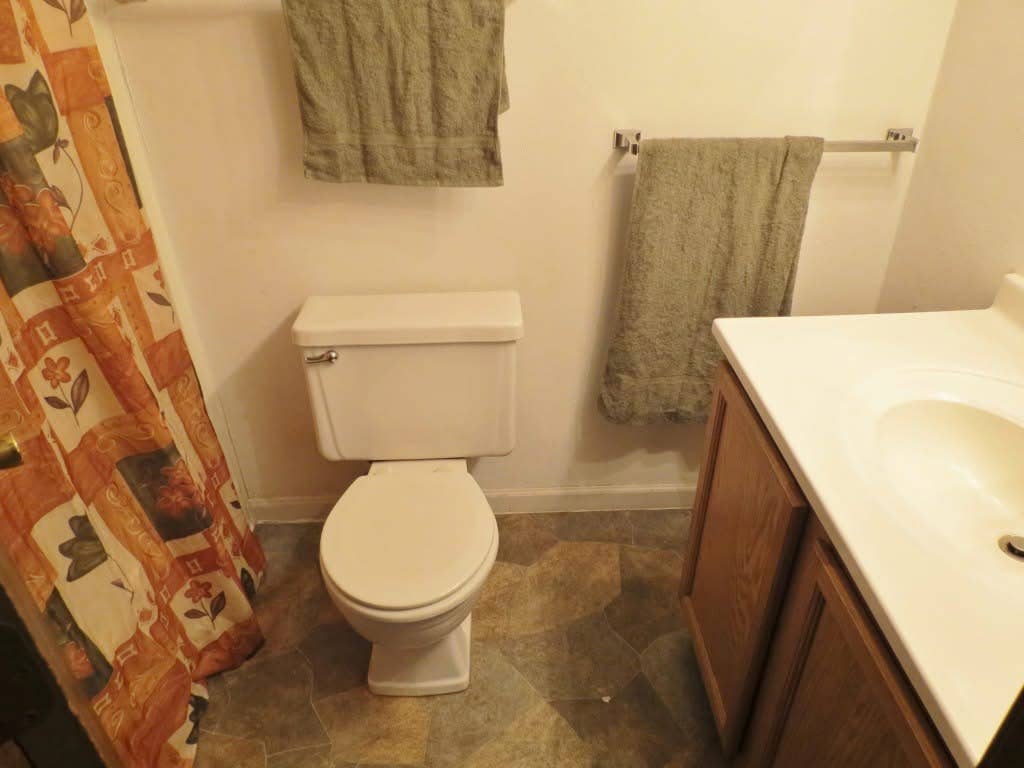 711 W Elm St Room Rental