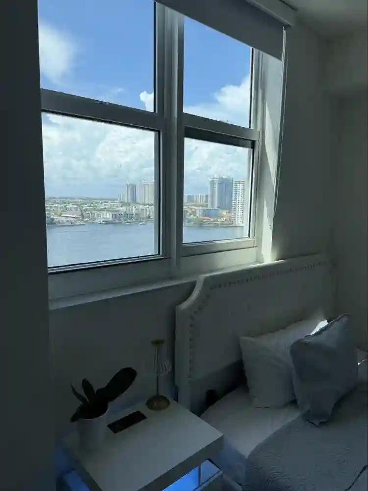 Room in Sunny Isles Beach