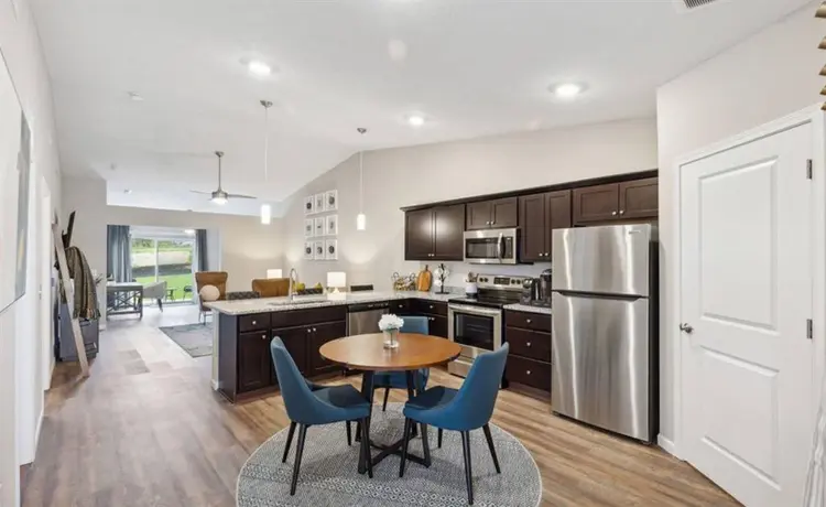 2 Bedroom 2 Bedroom avl for rent
