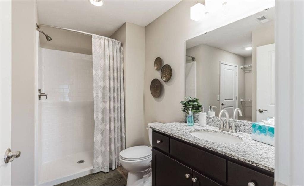 2 Bedroom 2 Bedroom avl for rent