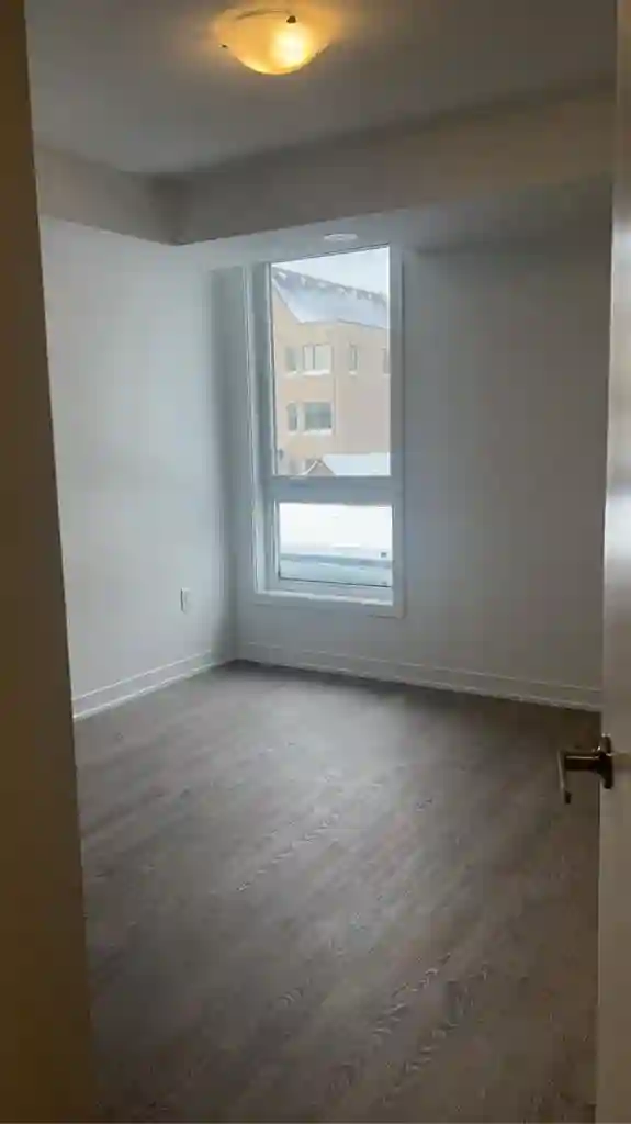 Looking for Roommate