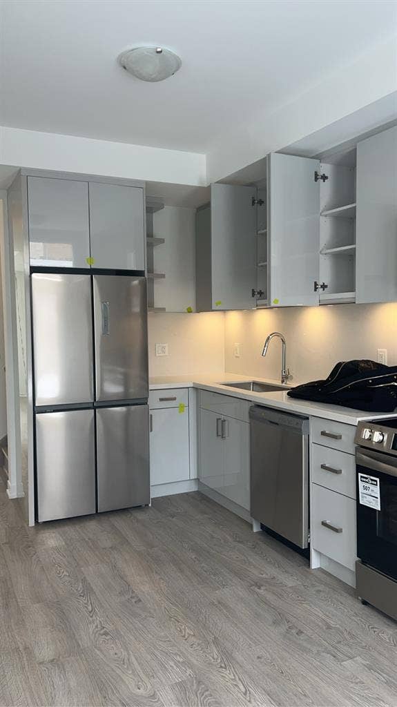 Looking for Roommate