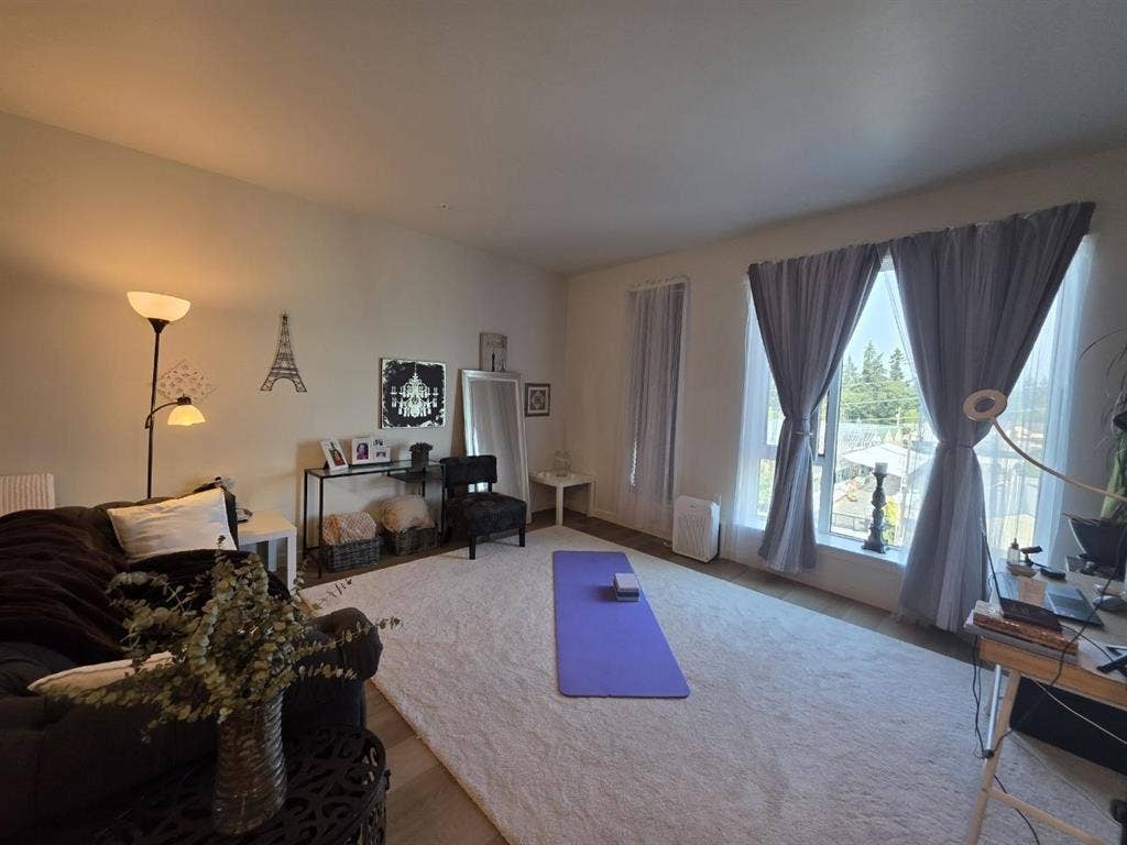 SABLEASE BIG beautiful Studio $1500