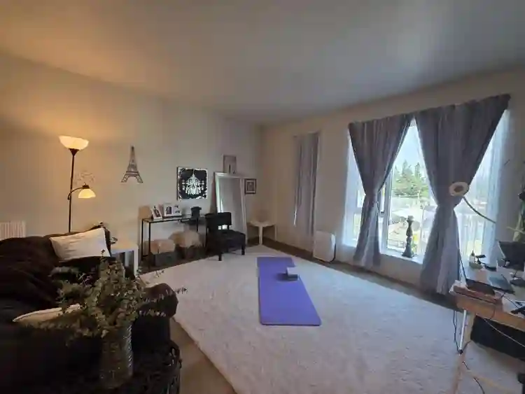SABLEASE BIG beautiful Studio $1500