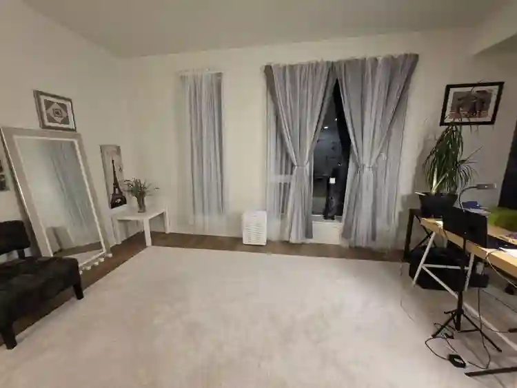 SABLEASE BIG beautiful Studio $1500