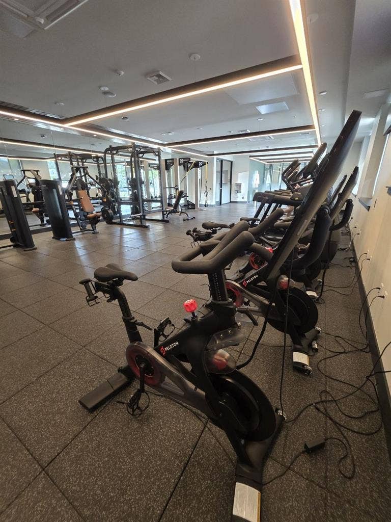 SABLEASE BIG beautiful Studio $1500