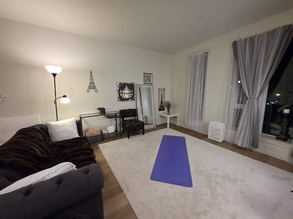 SABLEASE BIG beautiful Studio $1500