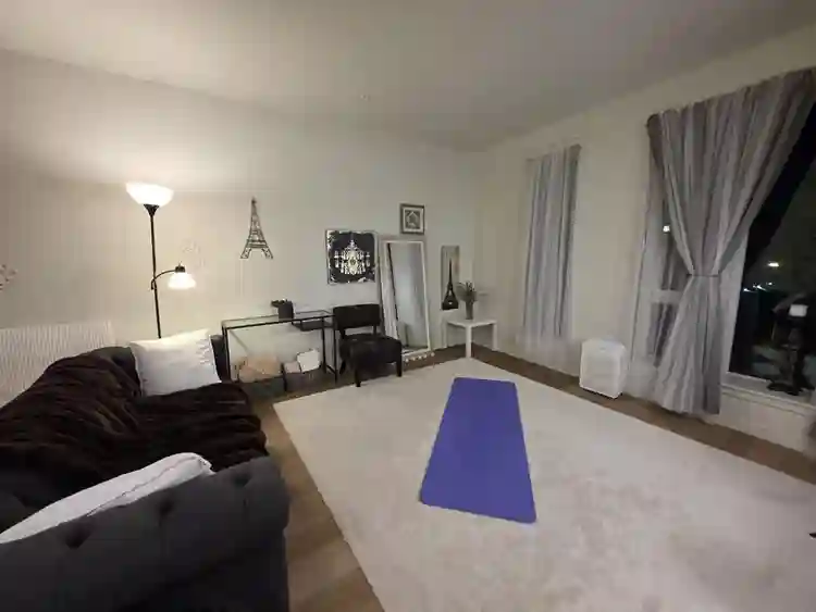 SABLEASE BIG beautiful Studio $1500