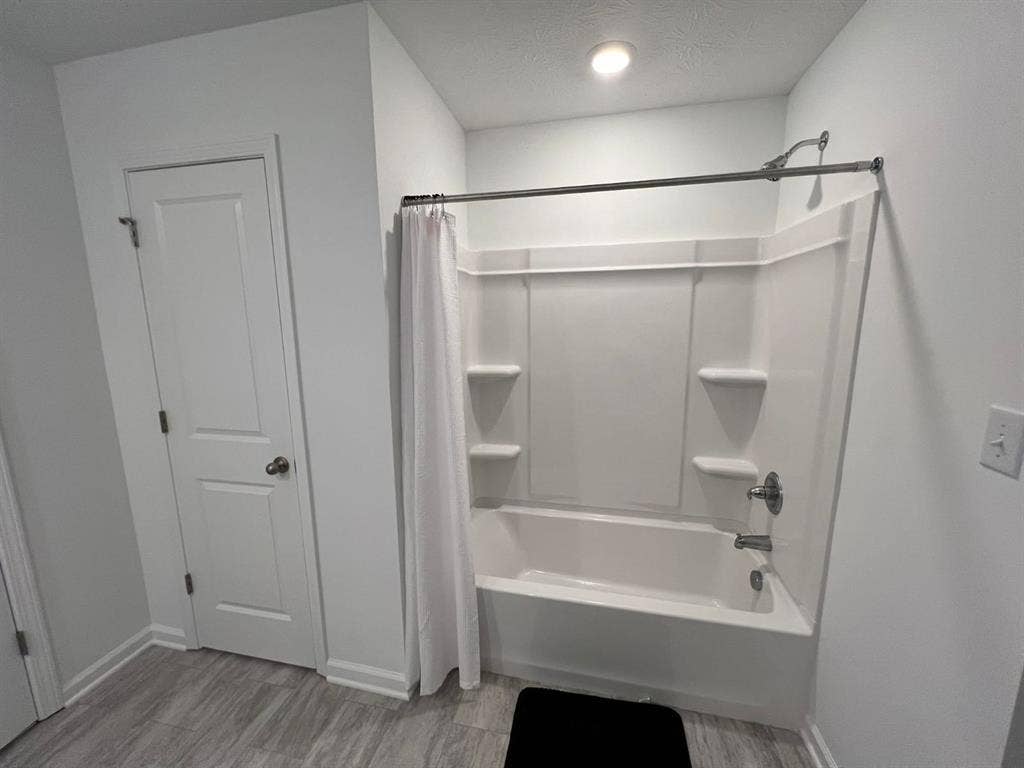 Room offer, looking for a roomate
