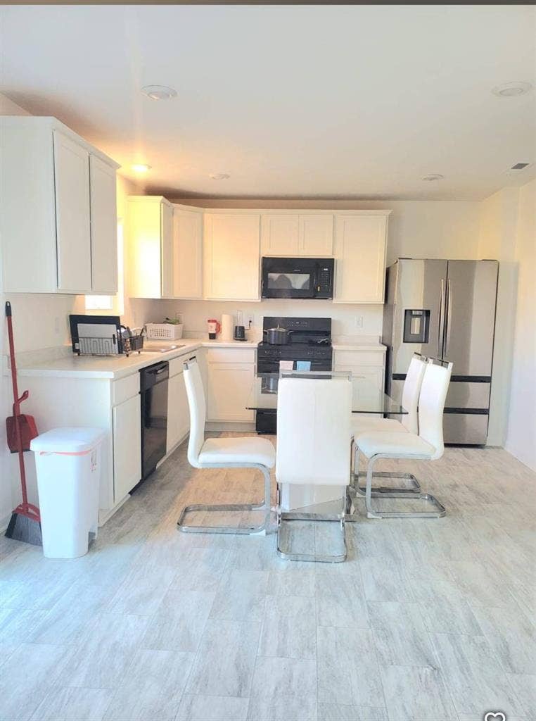 Room offer, looking for a roomate
