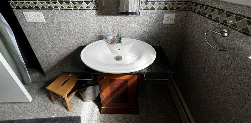 Looking for professional roomate