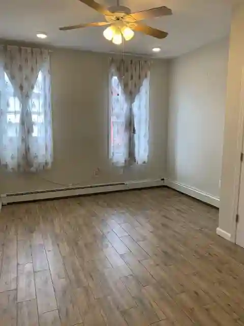 1 BDrm w/Private entrance in a 2Bd.
