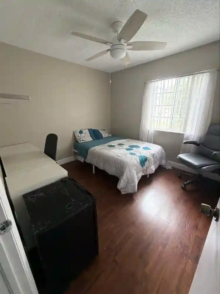 Room for rent at Kendall