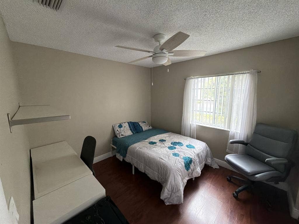 Room for rent at Kendall
