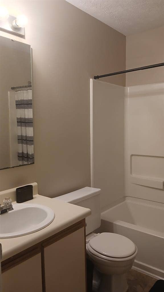 Looking for a female roommate
